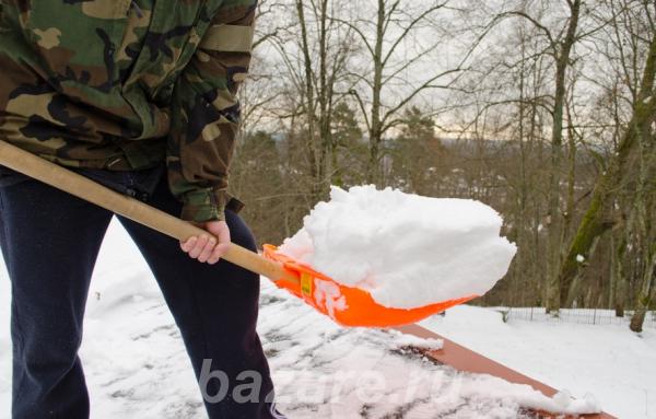 Ручная чистка снега Уборка территории,  Омск