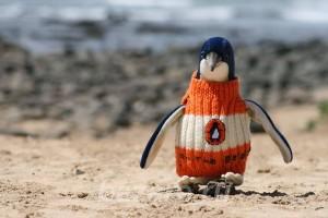 Шерстяной свитер для пингвина ручной работы