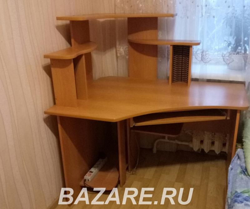 Удобный, вместительный компьютерный стол,  Ярославль
