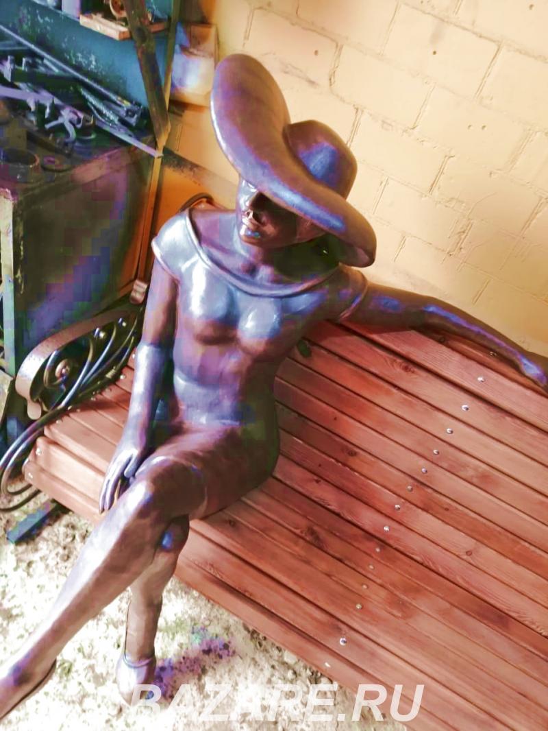 Скульптура Незнакомка в шляпе, Краснодар
